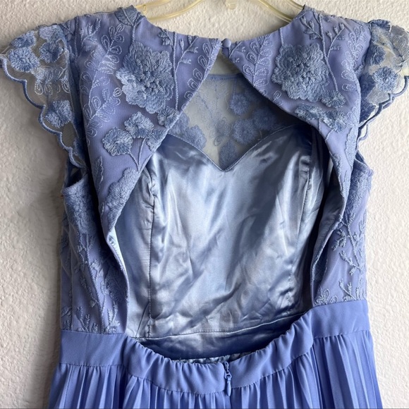 Chi Chi London Petite blue dress with pleated skirt and embroidered top - Picture 4 of 5